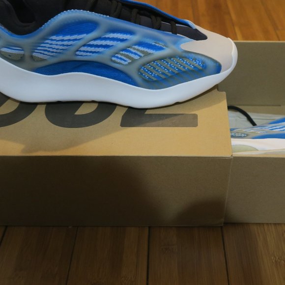 Adidas Yeezy Boost 700 V3 Azareth G54850 Men's Size 11 With Box